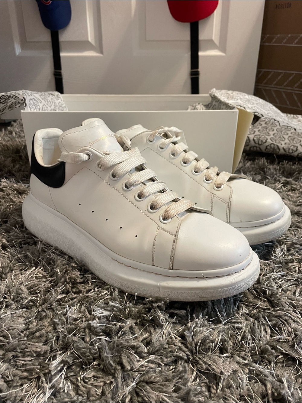 Alexander McQueen Black heel tab